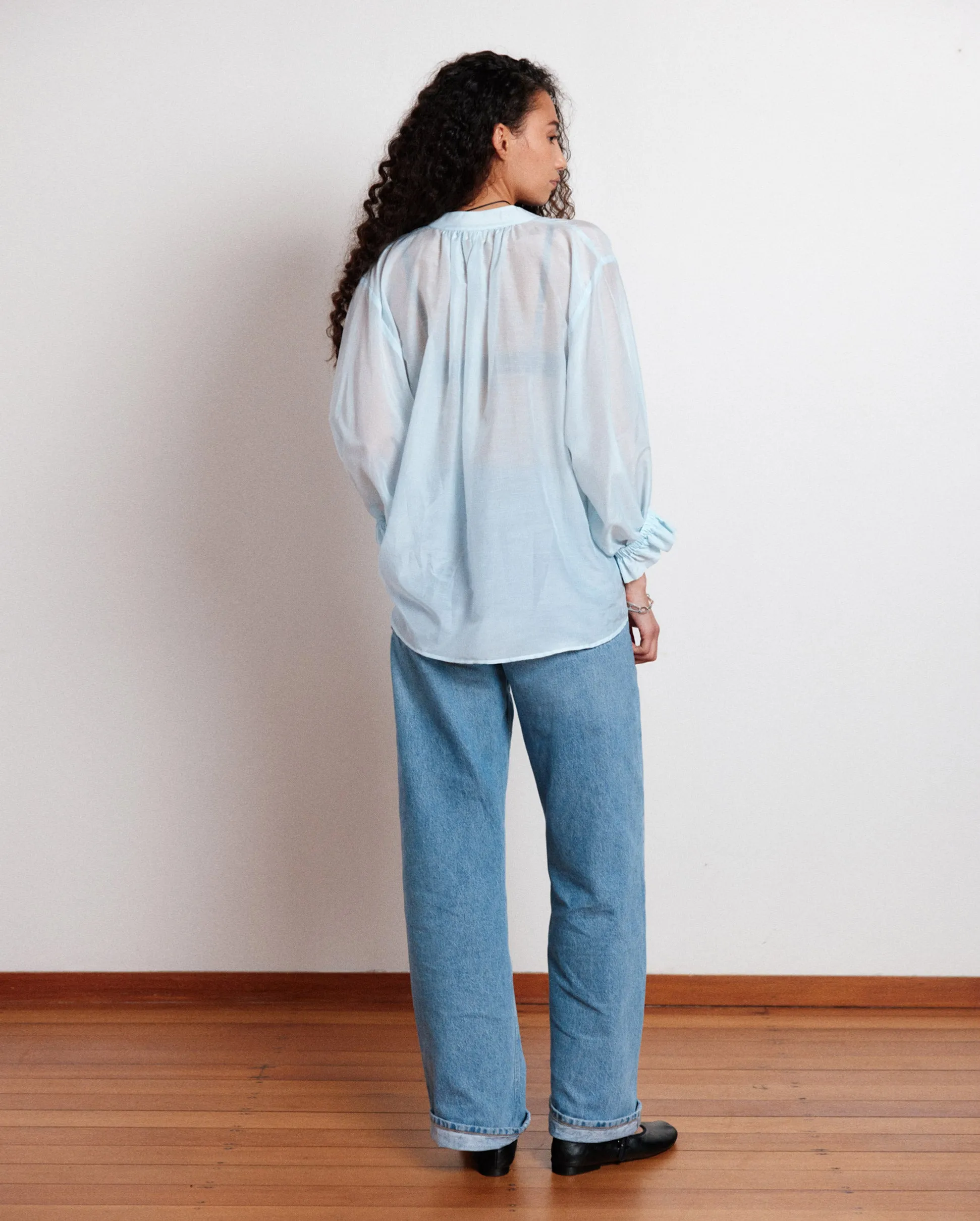 JANE BLOUSE / POWDER BLUE